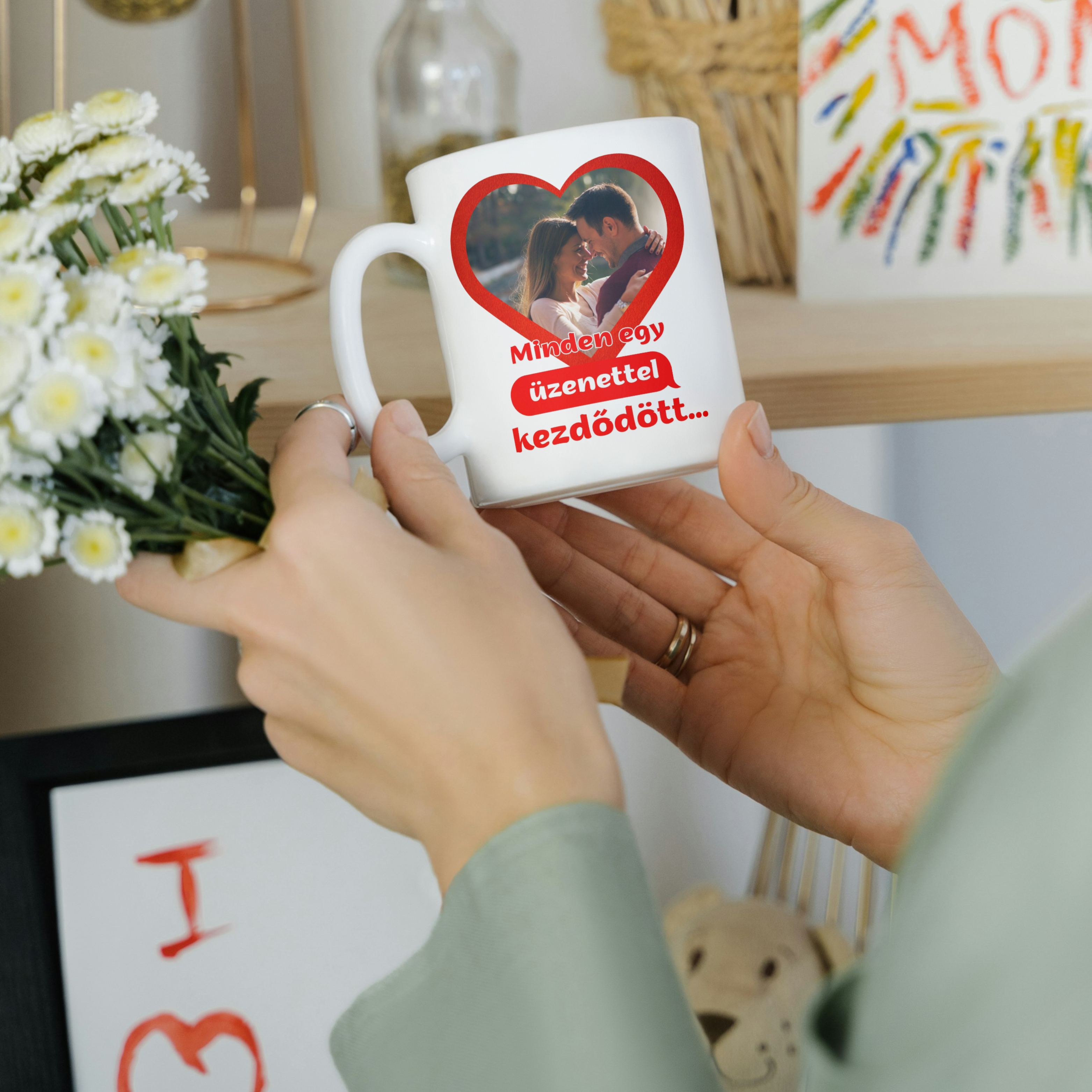 'Minden egy üzenettel kezdődött' Egyedi fényképes Bögre