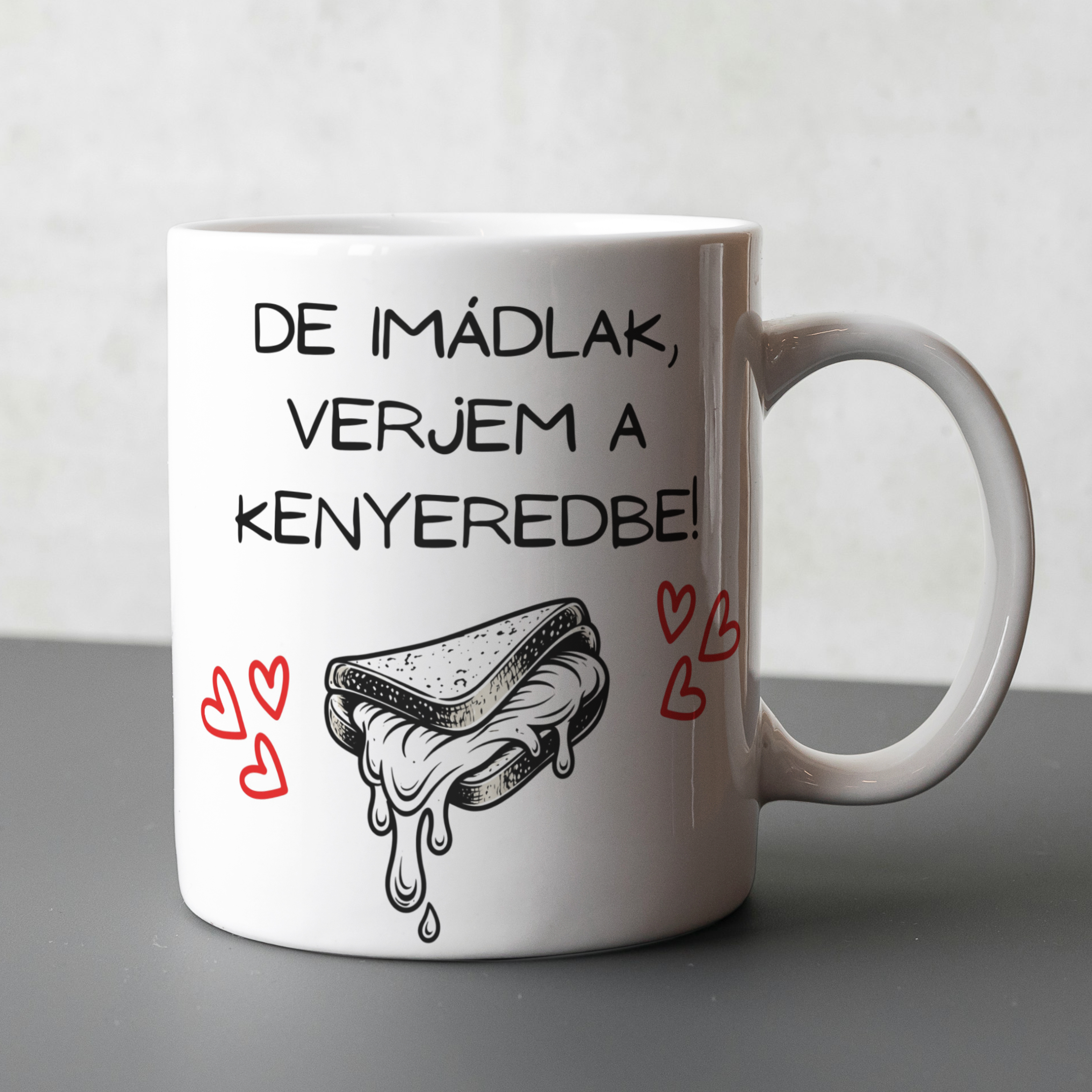 'De imádlak, verjem a kenyeredbe!' Bögre